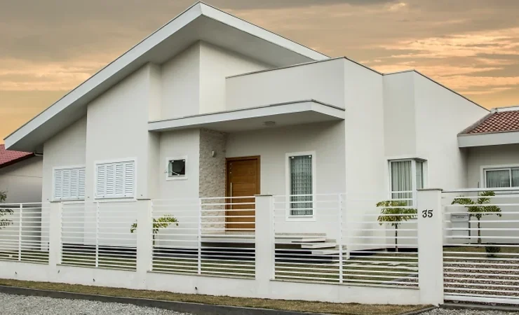 Casa com telhado misto